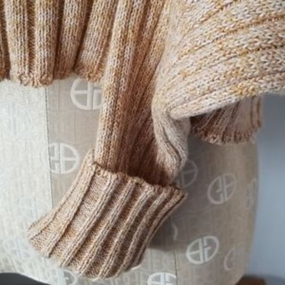 EUC Forever 21 Cropped Turtleneck Sweater - Picture 3 of 5